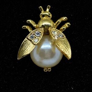 Vintage Bee Brooch – Goldtone Faux Pearl Crystal Insect Pin – with movable wings